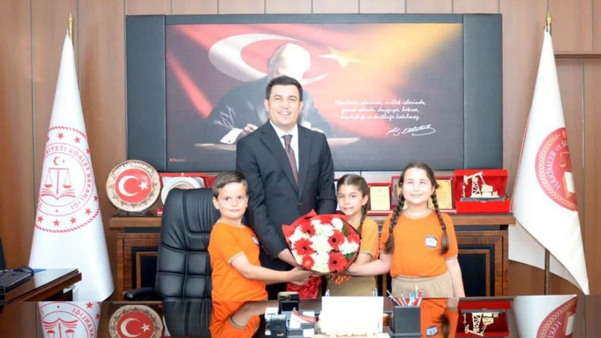 &Ouml;ğrencilerden başsavcılığa 23 Nisan ziyareti