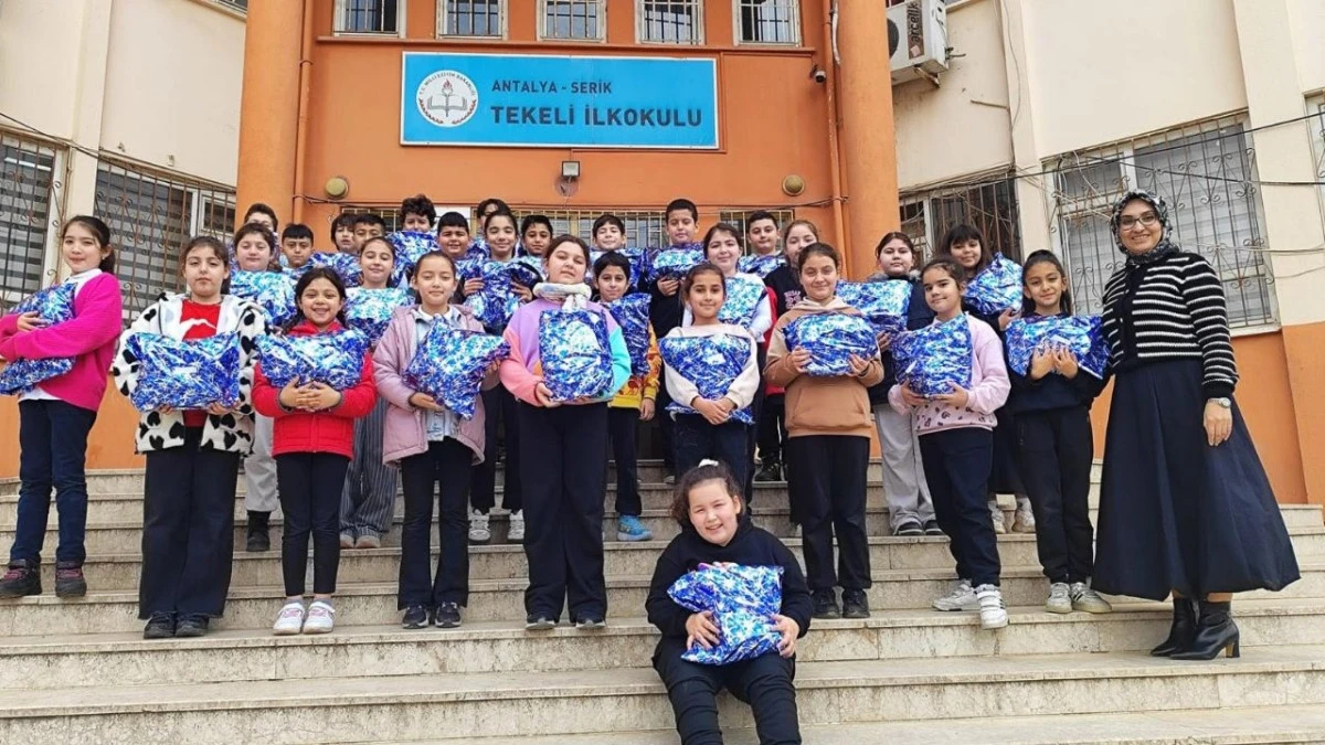 &Ouml;ğrencilerden depremzede &ccedil;ocuklara hediye