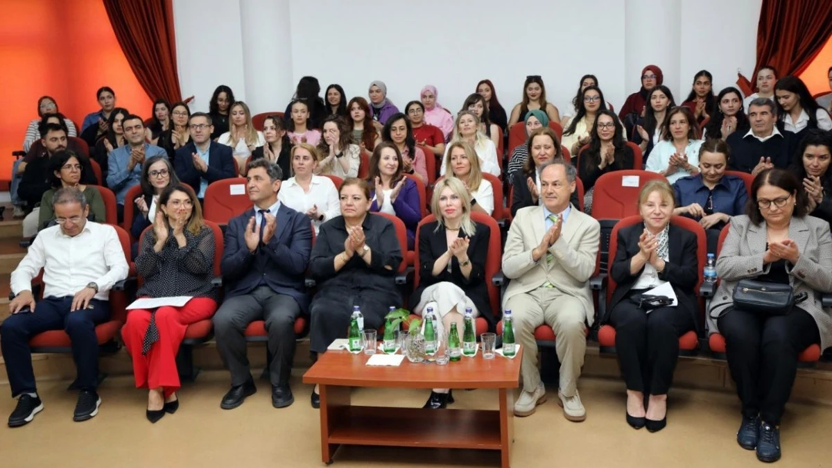 Rekt&ouml;r &Ouml;zkan'dan geleceğin bilim kadınlarına ment&ouml;rl&uuml;k