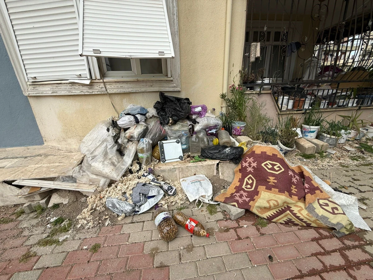 Serik'te &ccedil;&ouml;p ev isyanı