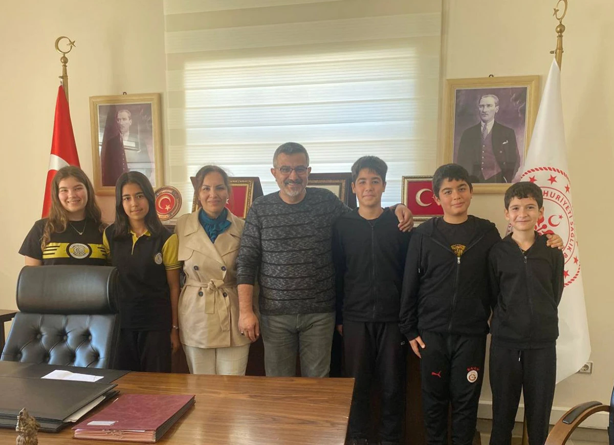 Serik'te ortaokul &ouml;ğrencilerinden &ouml;rnek davranış