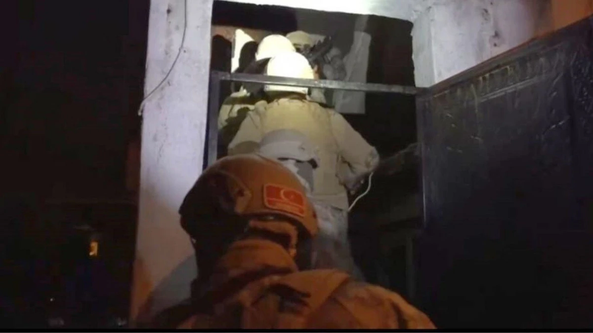 Serik'te uyuşturucu operasyonu: 25 g&ouml;zaltı