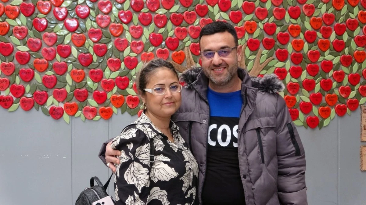 Sevgililer G&uuml;n&uuml;&rsquo;ne eşinin b&ouml;breğiyle girdi