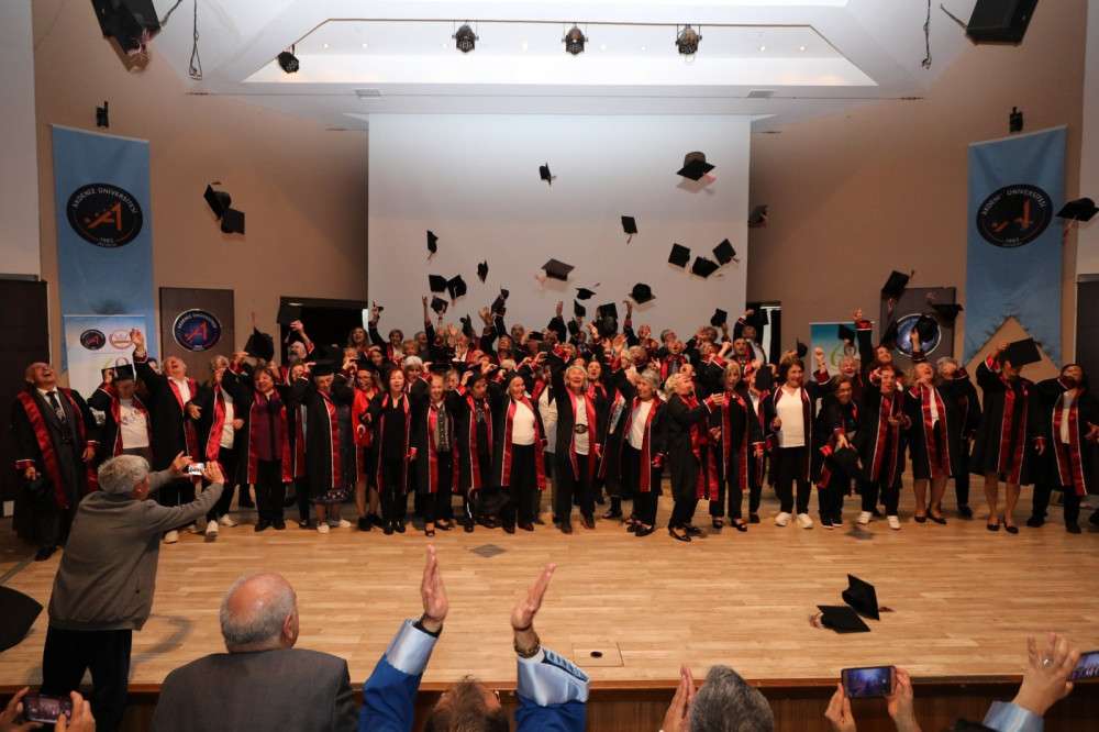 Tazelenme Üniversitesi’nden 82 öğrenci mezun oldu