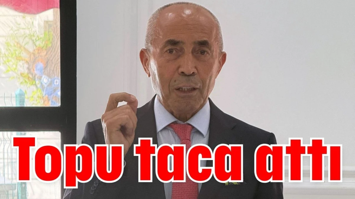 Topu taca attı   