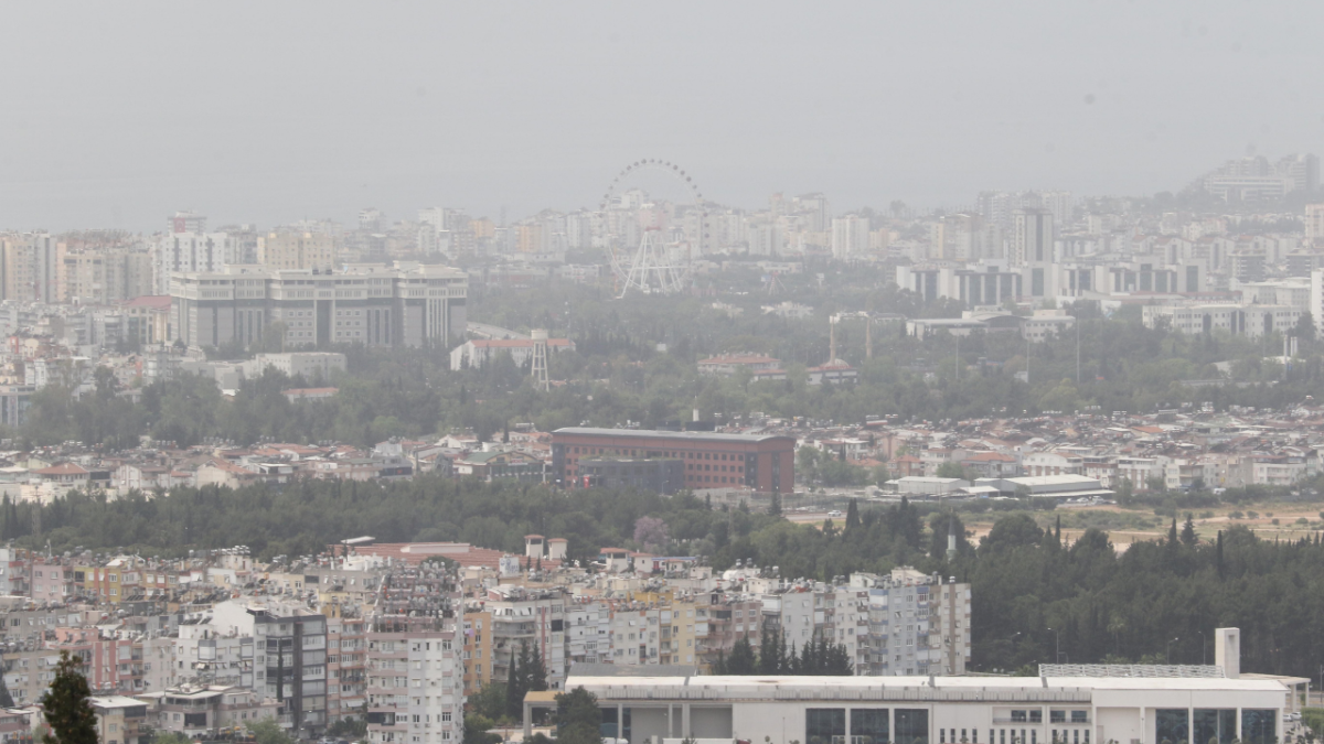 Toz bulutları Antalya'yı terk ediyor