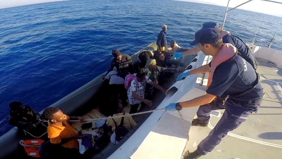 T&uuml;rkiye&rsquo;nin denizlerinde 5 yılda 103 bin 488 g&ouml;&ccedil;men kurtarıldı 