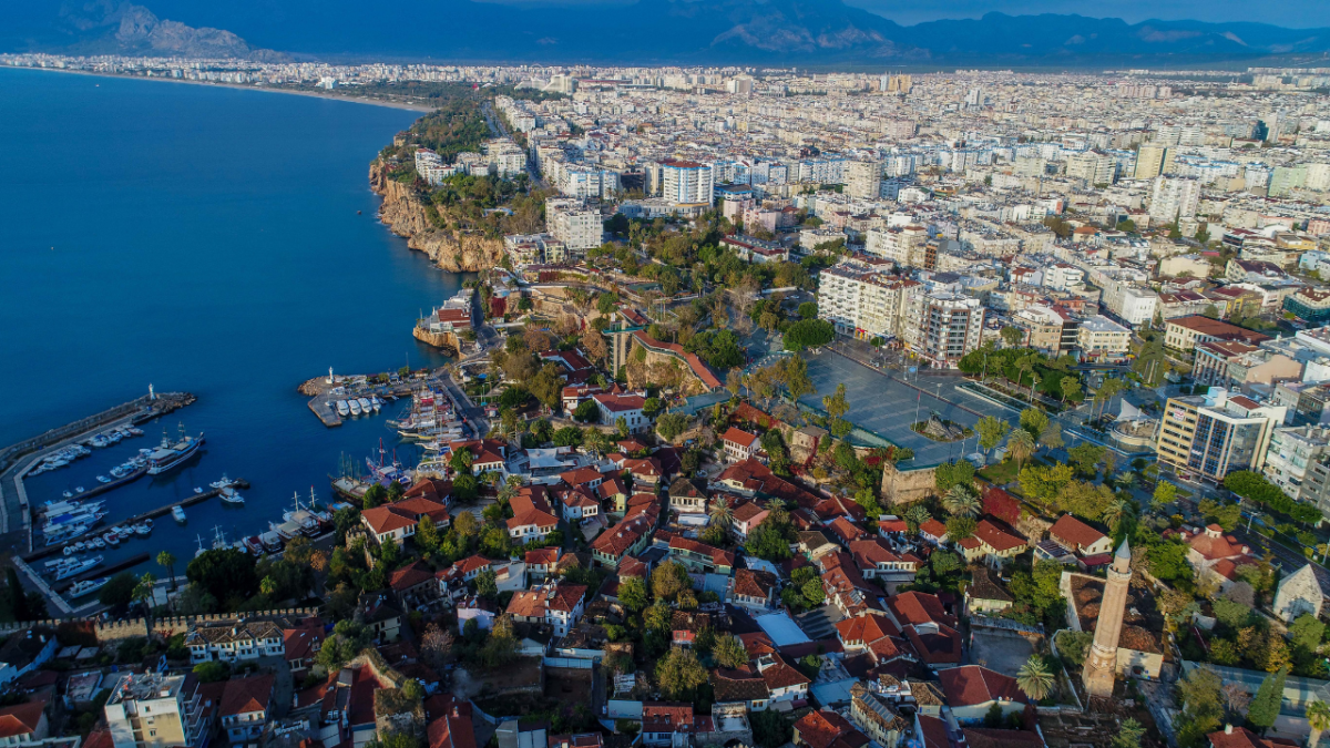 Yabancılar en çok Antalya'dan konut alıyor 